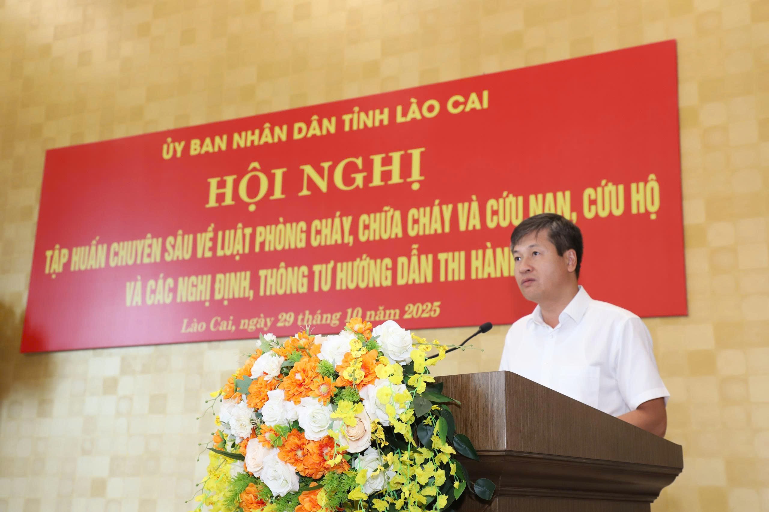 Đồng chí Ngô Hạnh Phúc - Ủy viên Ban Thường vụ Tỉnh ủy, Phó Chủ tịch UBND tỉnh phát biểu tại hội nghị. z7166250063488-4ed9a39dc24b93a6e3905624bd216764.jpg