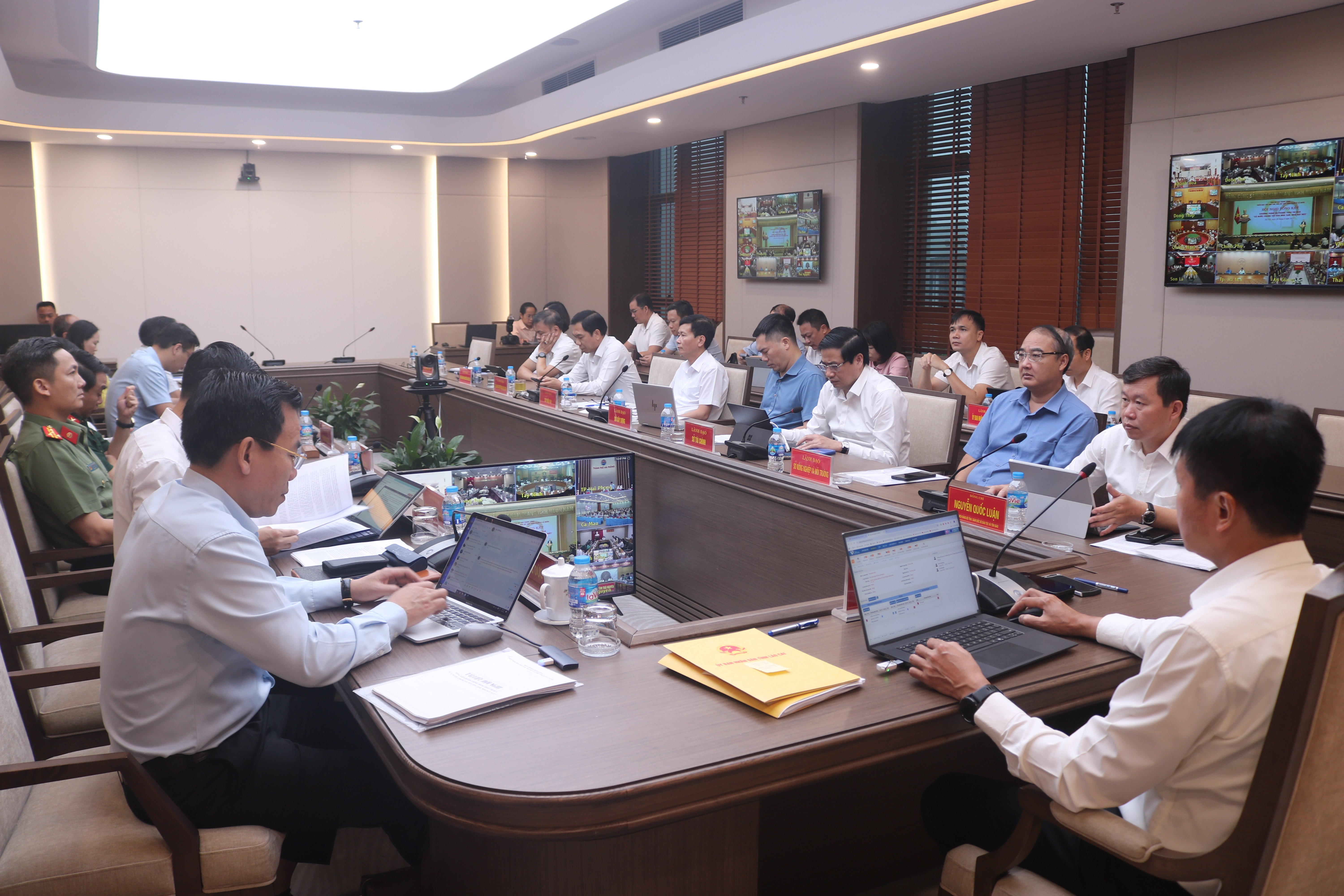 Các đại biểu tham dự Hội nghị tại điểm cầu tỉnh Lào Cai. img-4836.jpg