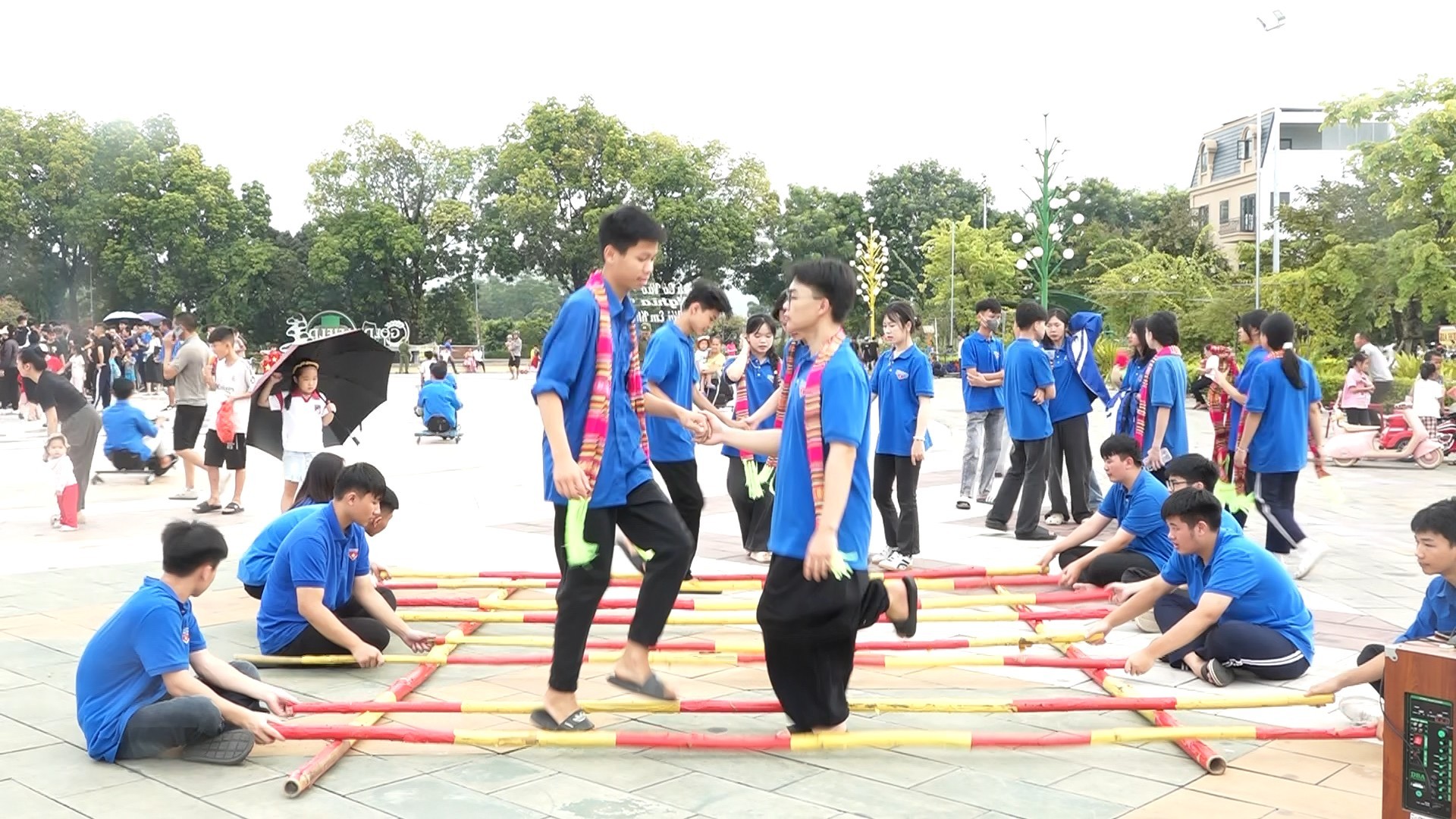 Tuổi trẻ học đường tham gia tập luyện các tiết mục văn hóa, văn nghệ. 7.jpg