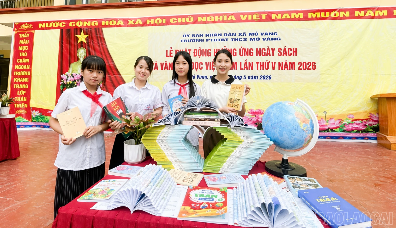 Học sinh giới thiệu những cuốn sách yêu thích, chia sẻ cảm nhận và gửi gắm thông điệp về vai trò của sách.