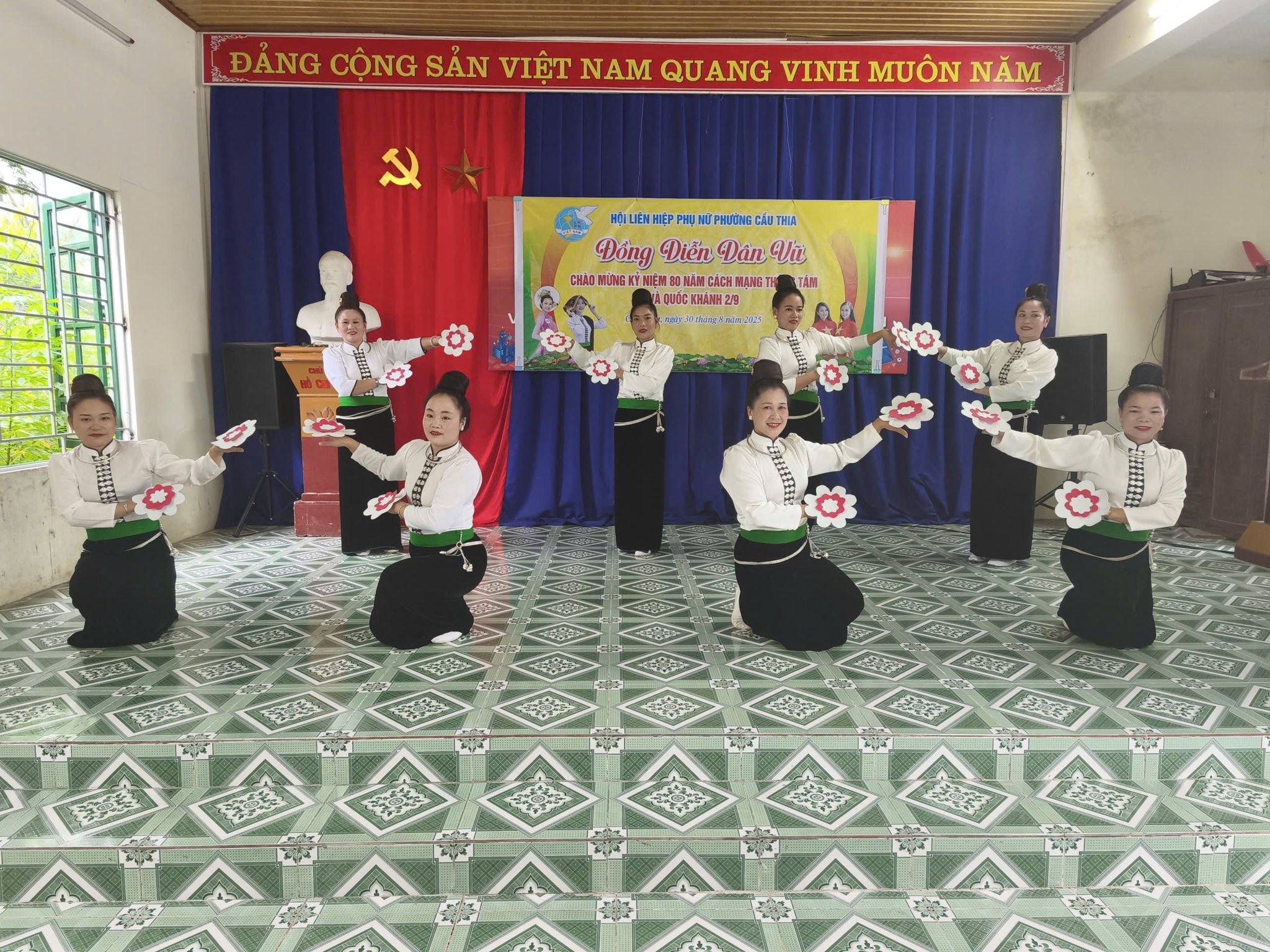 Văn hóa, văn nghệ, thể dục thể thao là động lực giúp người dân nâng cao đời sống tinh thần. 2.jpg