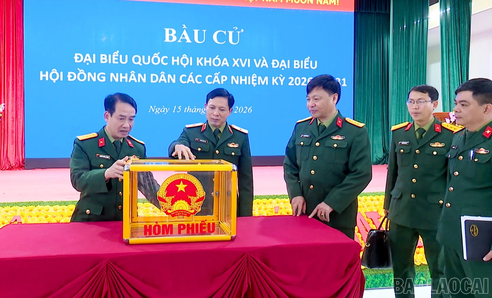 baolaocai-br_sequence-7400-02-49-17still003.jpg