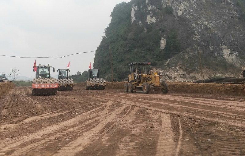 Thi công cao tốc Bắc - Nam đoạn Mai Sơn - Quốc lộ 45. Thi công cao tốc Bắc - Nam đoạn Mai Sơn - Quốc lộ 45.