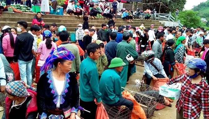 Chợ phiên Lai Châu, nơi hội tụ sắc màu văn hoá ảnh 5 Chợ phiên Lai Châu, nơi hội tụ sắc màu văn hoá ảnh 5