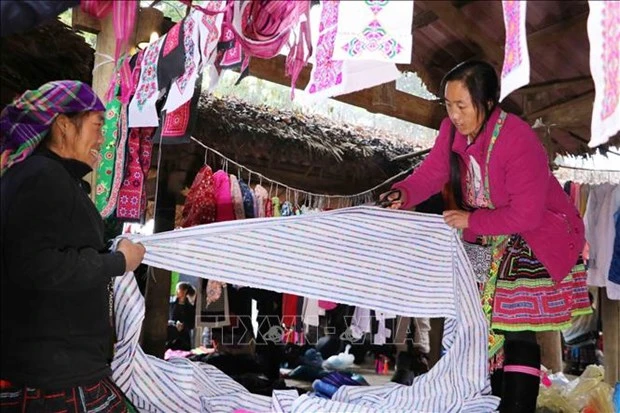 Chợ phiên Lai Châu, nơi hội tụ sắc màu văn hoá ảnh 3 Chợ phiên Lai Châu, nơi hội tụ sắc màu văn hoá ảnh 3