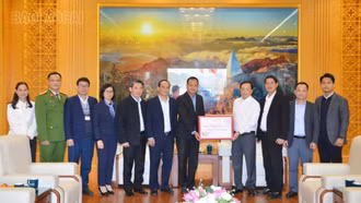 Thăm, tặng quà tết các cơ quan, đơn vị trên địa bàn phường Cam Đường và xã Gia Phú