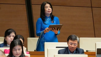 Đại biểu Quốc hội tỉnh Lào Cai đóng góp nhiều ý kiến vào dự thảo Luật về Tòa án chuyên biệt tại Trung tâm Tài chính Quốc tế Việt Nam