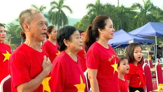 Người dân Lào Cai theo dõi trực tiếp Lễ kỷ niệm và diễu binh, diễu hành 02/9