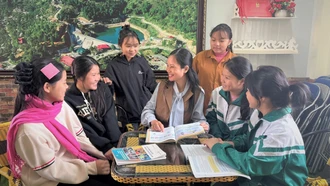 Lặng thầm chắp cánh ước mơ cho học trò trên đỉnh Suối Giàng