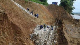 Nỗ lực khắc phục sạt lở trên tuyến đường sắt Hà Nội - Lào Cai