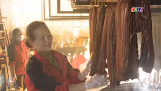 Đặc sản xứ Mường rộn ràng vào mùa tết 