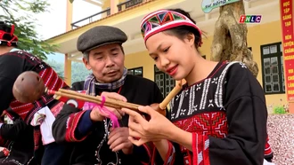 Độc đáo cây kèn ma nhí