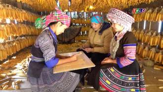 Độc đáo nhà ngô Màng Mủ