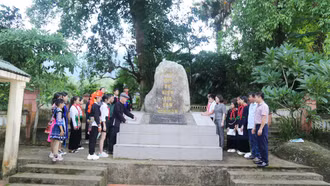 Vang mãi hào khí cách mạng