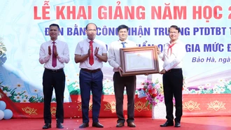 Bí thư Tỉnh ủy Đặng Xuân Phong dự khai giảng năm học mới tại xã Bảo Hà