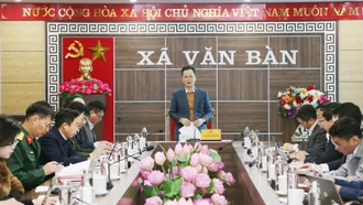 Phó Chủ tịch UBND tỉnh Nguyễn Thành Sinh kiểm tra công tác bầu cử tại cụm xã khu vực Văn Bàn