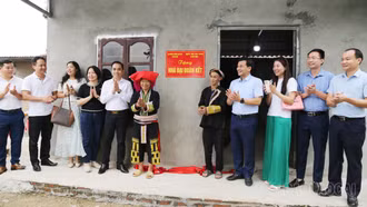 Khánh thành nhà "Đại đoàn kết" cho hộ nghèo tại thôn Xéo Tả 2, xã Hợp Thành