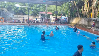 Nhiều lợi ích của bơi lội đối với trẻ em 