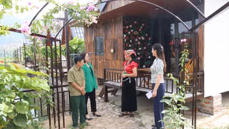 Du lịch cộng đồng thu hút du khách đến với địa phương.