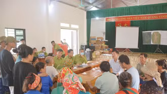 Thường trực UBND huyện Bảo Yên lấy ý kiến người dân Làng Nủ khu tái thiết nhà ở