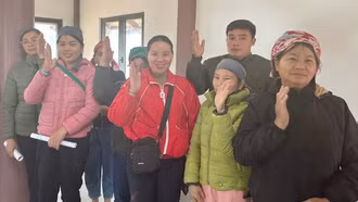 Cam kết xây dựng nếp sống văn hóa, văn minh khu dân cư tái thiết thôn Làng Nủ