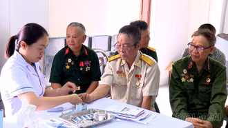 Truyền hình Nhân đạo phối hợp Hội Chữ thập đỏ tỉnh Lào Cai tổ chức Chương trình "Tri ân tháng 7" tại Phường Nghĩa Lộ