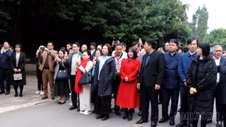 Đoàn đại biểu tỉnh Lào Cai tham quan, khảo sát địa điểm văn hóa, du lịch tại thành phố Di Lặc