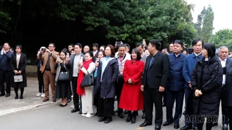 Đoàn đại biểu tỉnh Lào Cai tham quan, khảo sát địa điểm văn hóa, du lịch tại thành phố Di Lặc