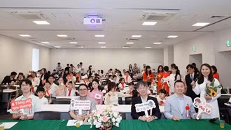 Kiều bào - sứ giả lan tỏa ngôn ngữ và văn hóa Việt