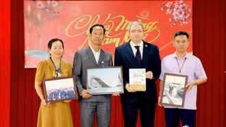 Đoàn công tác của Đại sứ quán Azerbaijan và Đại sứ quán Kazakhstan tại Việt Nam thăm Trung tâm Công tác xã hội và Bảo trợ xã hội số 1 tỉnh Lào Cai