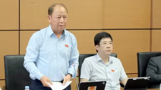 Đoàn đại biểu Quốc hội tỉnh Lào Cai tham gia thảo luận tại tổ về một số dự thảo luật 