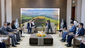 Chủ tịch UBND tỉnh Nguyễn Tuấn Anh tiếp Đoàn công tác Công ty TNHH Viện nghiên cứu Trang Nghiêm (Trung Quốc)