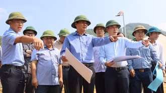 Bí thư Tỉnh ủy Đặng Xuân Phong kiểm tra tiến độ thi công các dự án tái thiết khu dân cư 