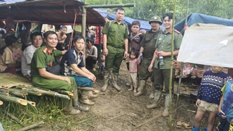 "Vì nước quên thân, vì dân phục vụ"