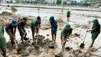 Huy động hơn 16.000 lượt bộ đội, dân quân, tự vệ tham gia khắc phục hậu quả mưa lũ