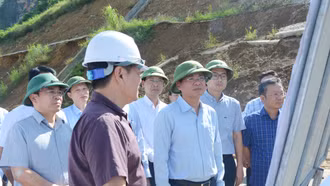 Bí thư Tỉnh ủy Đặng Xuân Phong kiểm tra tình hình khắc phục hậu quả thiên tai tại huyện Văn Bàn