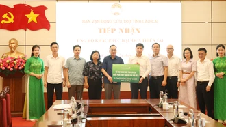 Vietcombank trao ủng hộ 1 tỷ đồng cho tỉnh Lào Cai khắc phục hậu quả thiên tai