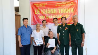 Trao hỗ trợ nhà “Đại đoàn kết” cho nạn nhân da cam