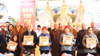 Trao 1.000 suất quà Tết cho người nghèo, hoàn cảnh khó khăn