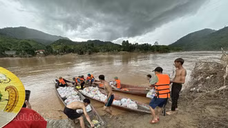 Trên 1.300 suất quà cứu trợ từ Lào Cai đến với đồng bào xứ Nghệ