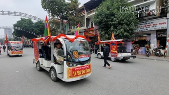 Xe điện “0 đồng” đưa khách du xuân tại Lễ hội đền Thượng