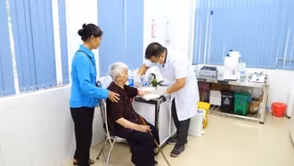Gần 500 người cao tuổi được khám sức khoẻ, cấp phát thuốc miễn phí