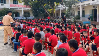 Để pháp luật về trật tự, an toàn giao thông đến gần hơn với học sinh