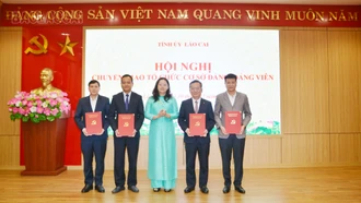 Chuyển giao 16 tổ chức cơ sở đảng về trực thuộc đảng bộ các phường