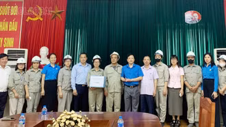 Thăm, động viên các đơn vị sản xuất trực tiếp trong Tháng Công nhân năm 2025