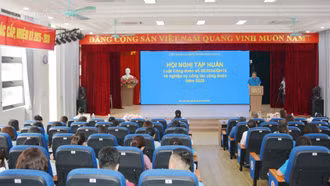 250 cán bộ, đoàn viên được tập huấn Luật Bảo hiểm xã hội, Luật Công đoàn 