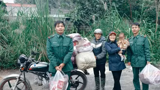 Trao 350 suất quà cho người dân xã Trịnh Tường