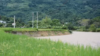 Khẩn trương khắc phục tình trạng sạt lở, xói mòn ven suối Ngòi Đum 