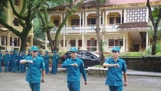 Trên 240 cán bộ dân quân tự vệ tham gia tập huấn