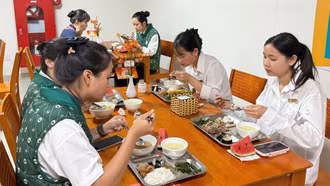 Gần 2.000 đoàn viên Công đoàn phường Sa Pa tham gia chương trình “Bữa cơm công đoàn”